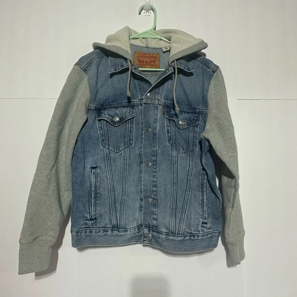 Levi's Hybrid Hoodie Vintage Fit Trucker Jacket - Picture 2 of 11